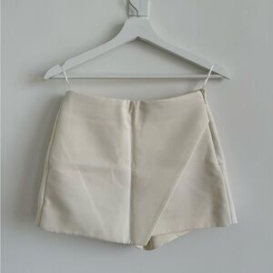 Elegant Beige Women's Shorts